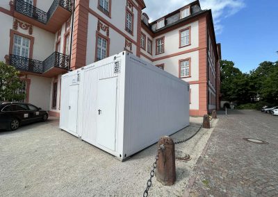 VIP‑Shuttle Container auf dem Hof